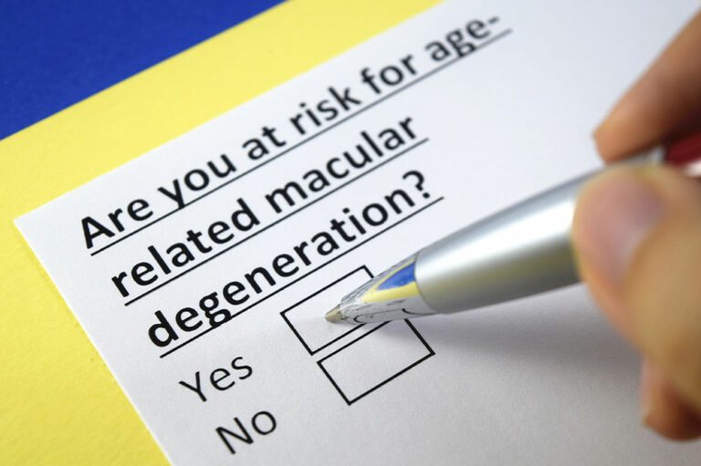 Macular degeneration – Early symptoms and foods that may help prevent it